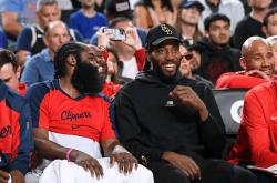 问鼎娱乐手机版赛地聚焦——英超清晨热度飙升；洛杉矶快船刷新队史纪录；管理层满意；阵容厚度经受考验的简单介绍